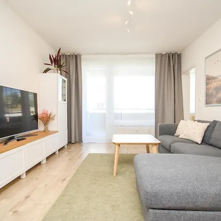 Cozy & Bright 2-bedroom In With Free Parking Apartment