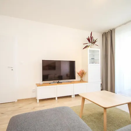 Cozy & Bright 2-bedroom In With Free Parking Trenčín