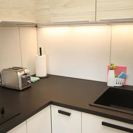Cozy & Bright 2-bedroom In With Free Parking *
