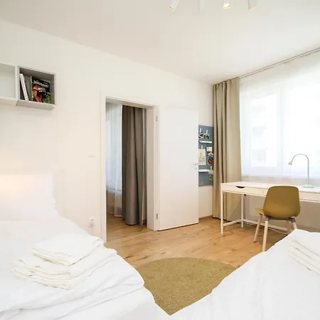 Cozy & Bright 2-bedroom In With Free Parking Apartment *