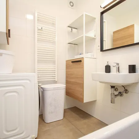 Cozy & Bright 2-bedroom In With Free Parking Trenčín