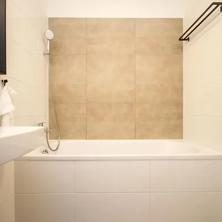 Cozy & Bright 2-bedroom In With Free Parking Apartment Trenčín