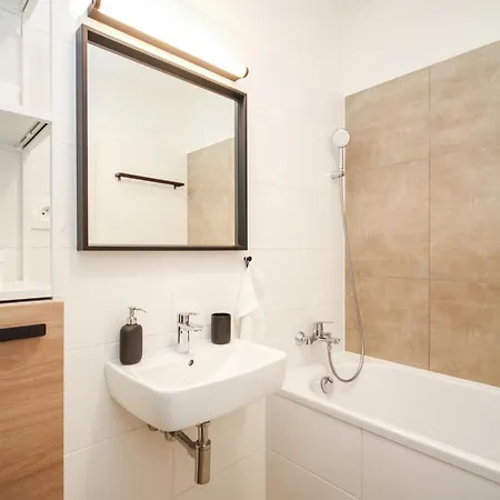 Cozy & Bright 2-bedroom In With Free Parking * Trenčín