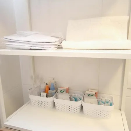 Cozy & Bright 2-bedroom In With Free Parking Apartment *