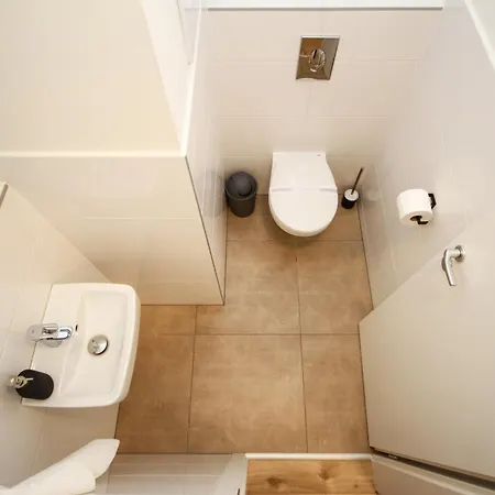Cozy & Bright 2-bedroom In With Free Parking *