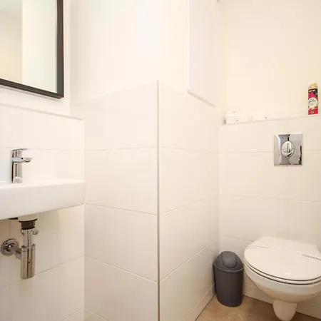 Cozy & Bright 2-bedroom In With Free Parking 아파트 *
