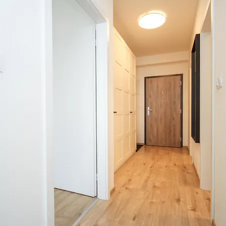 Cozy & Bright 2-bedroom In With Free Parking *