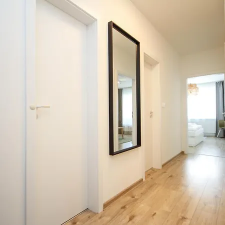 Cozy & Bright 2-bedroom In With Free Parking Trenčín