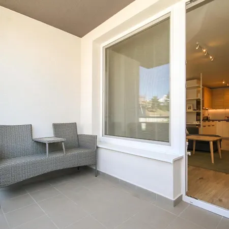 Cozy & Bright 2-bedroom In With Free Parking Trenčín