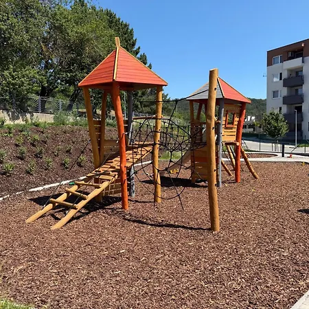 Cozy & Bright 2-bedroom In With Free Parking * Trenčín